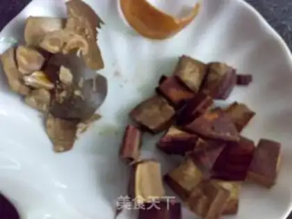 Make Chicken bone grass and Ganoderma lucidum detoxification soup step 3