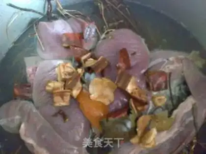 Make Chicken bone grass and Ganoderma lucidum detoxification soup step 4