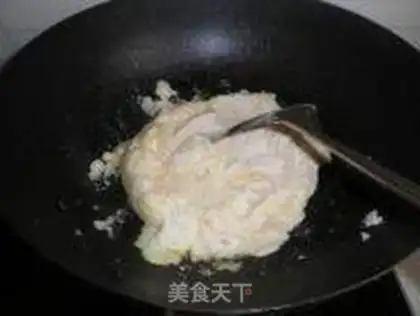 Make stir-fried bean dregs with shallot step 2
