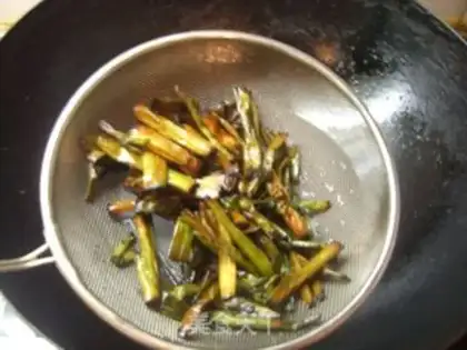 Make Homemade scallion oil step 2