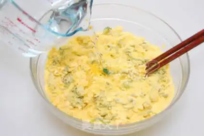 Make Corn flour and celery leaf cake step 2