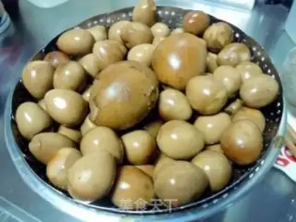 Make stewed quail eggs step 1