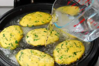 Make Corn flour and celery leaf cake step 4