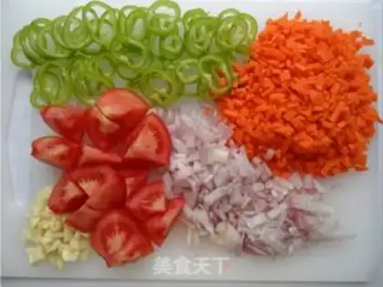 Make Green pepper tomato beef pasta step 1