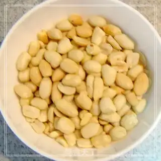 Make Caramel peanut crisp step 1