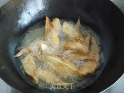 Make Dry fried small fish step 5
