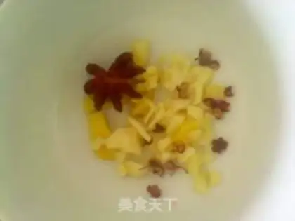 Make Braised potatoes with fermented bean curd step 1