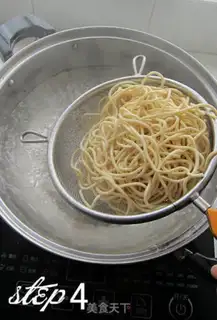 Make hot dry noodles step 3