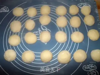 Make Four-strand pigtails, old-fashioned toast step 7