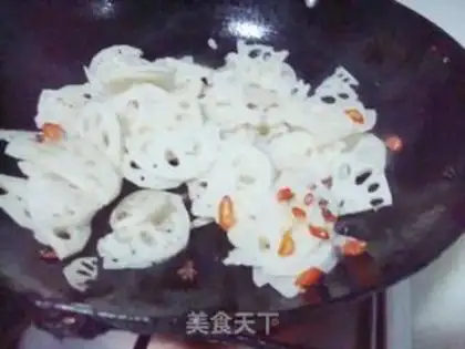 Make Spicy lotus root slices step 4