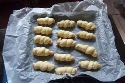 Make sausage bread step 8