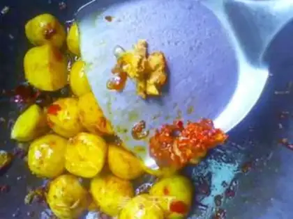 Make Braised potatoes with fermented bean curd step 5