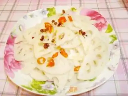 Make Spicy lotus root slices step 5