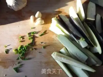 Make Fish-flavored eggplant strips step 1