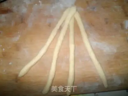 Make Four-strand pigtails, old-fashioned toast step 10