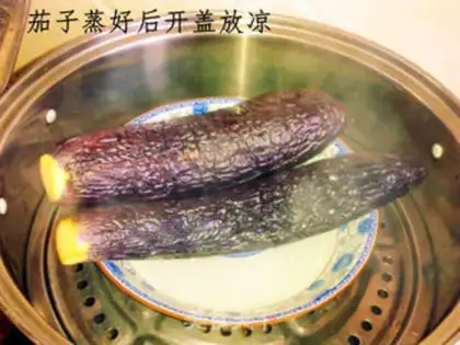 Make Hand-shredded eggplant with cold salad step 7