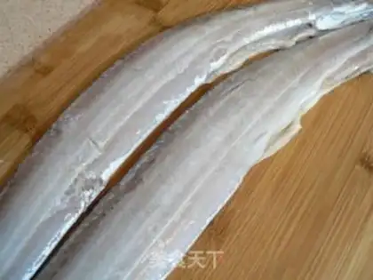 Make Hairfish in tomato sauce step 0