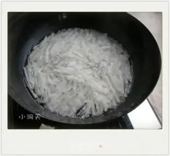 Make Razre and shredded radish soup step 2