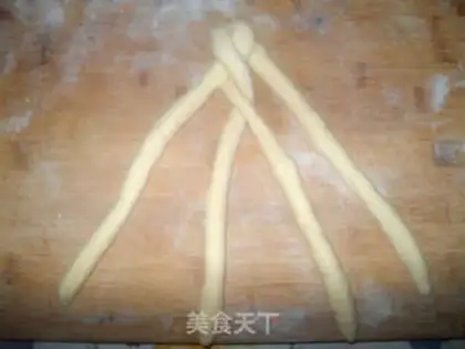 Make Four-strand pigtails, old-fashioned toast step 13