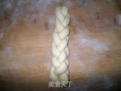 Make Four-strand pigtails, old-fashioned toast step 14