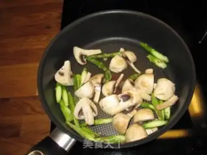Make Stewed asparagus with mushrooms step 5