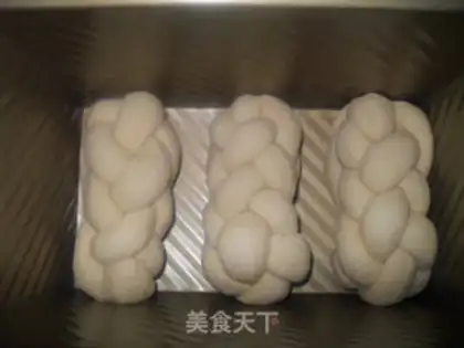 Make Four-strand pigtails, old-fashioned toast step 16