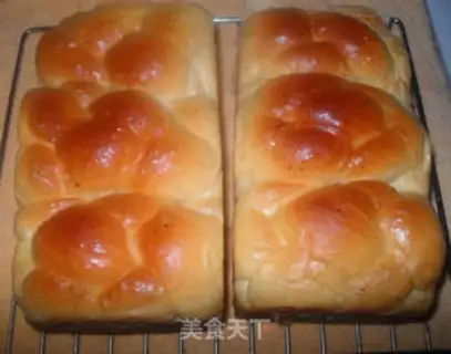 Make Four-strand pigtails, old-fashioned toast step 18