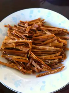 Make Stewed pork ribs with dried bamboo shoots step 1