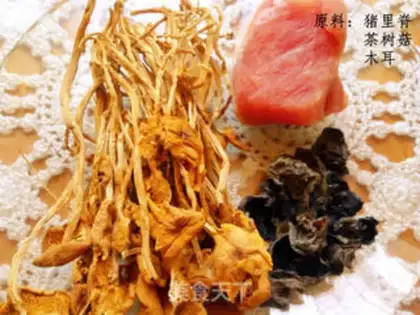 Make Meat slices with tea tree mushrooms and fried fungus step 0