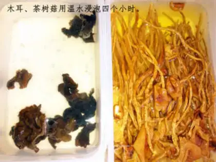 Make Meat slices with tea tree mushrooms and fried fungus step 2