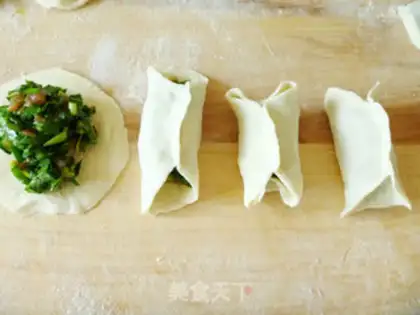 Make Chives and pork pot stickers step 7