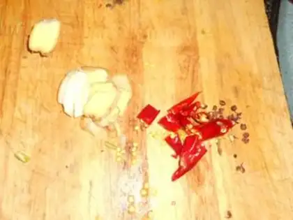 Make Spicy clams step 1