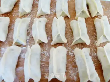 Make Chives and pork pot stickers step 8