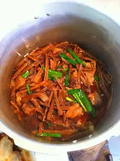 Make Stewed pork ribs with dried bamboo shoots step 5
