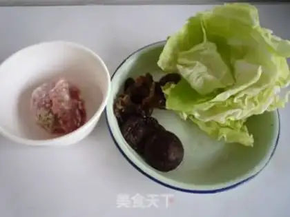 Make Steamed cabbage meat roll step 0