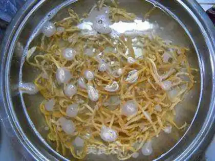 Make Fried shredded squid with green onion step 1