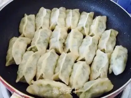Make Chives and pork pot stickers step 11