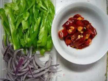 Make Fried shredded squid with green onion step 2
