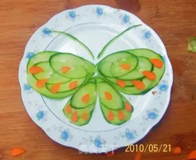 Make Sweet and sour cucumber flower butterfly step 6