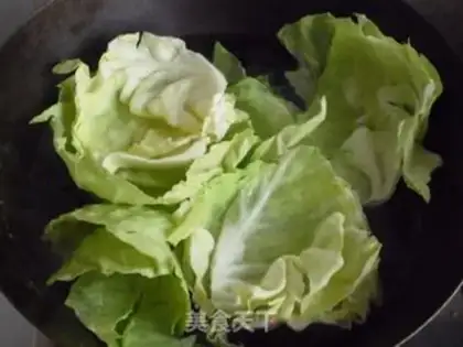 Make Steamed cabbage meat roll step 4