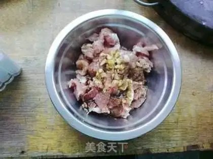 Make Stir fried pork slices with beans step 2