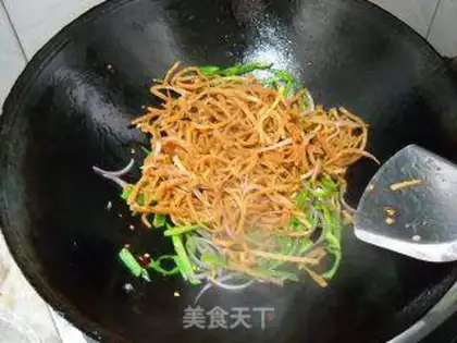 Make Fried shredded squid with green onion step 5