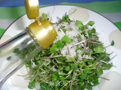 Make Delicious and fragrant radish seedlings step 3