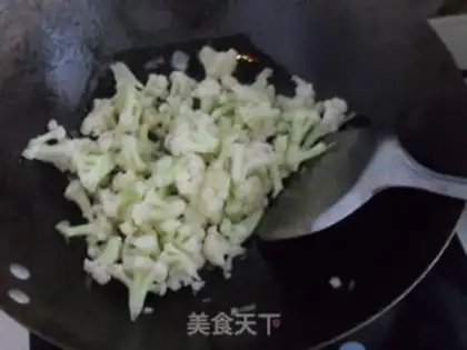 Make stir-fried cauliflower with ham step 6
