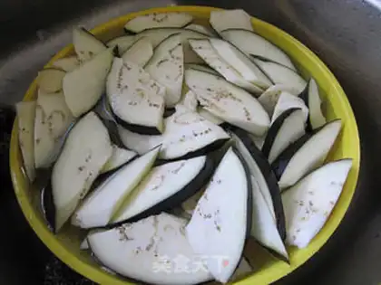 Make stir-fried eggplant with perilla, garlic, and black bean sauce step 0