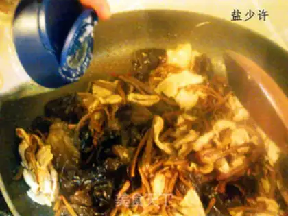 Make Meat slices with tea tree mushrooms and fried fungus step 13