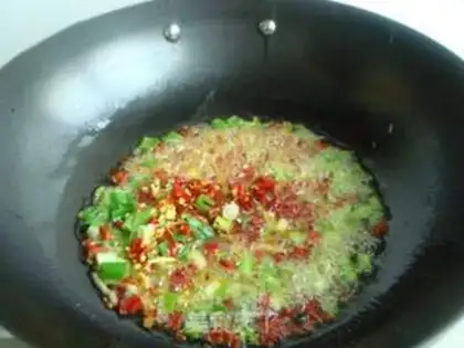 Make Fried rice noodles with chicken step 4