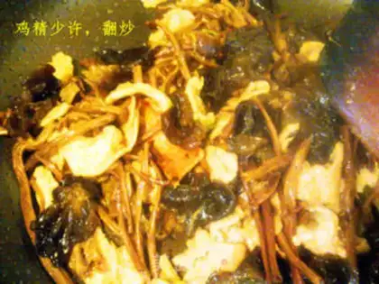 Make Meat slices with tea tree mushrooms and fried fungus step 14