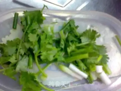 Make stir-fried fish and shrimp with leek flowers step 3