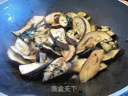 Make stir-fried eggplant with perilla, garlic, and black bean sauce step 6